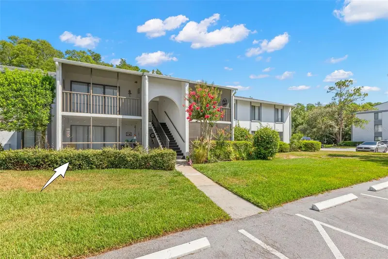 1290 Pine Ridge Cir E #E1, FL
