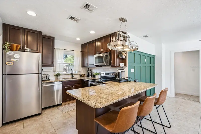 1909 Fern Cir, FL