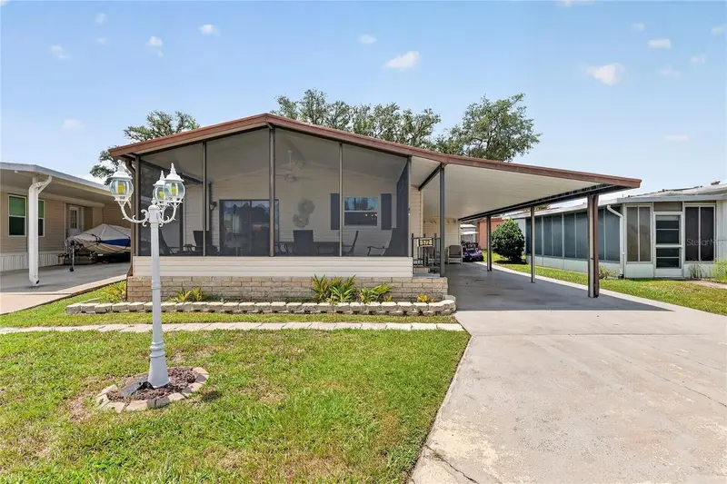 572 Tammi Dr, FL