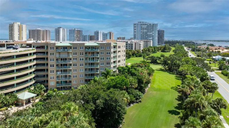 4 Oceans West Blvd #705d, FL