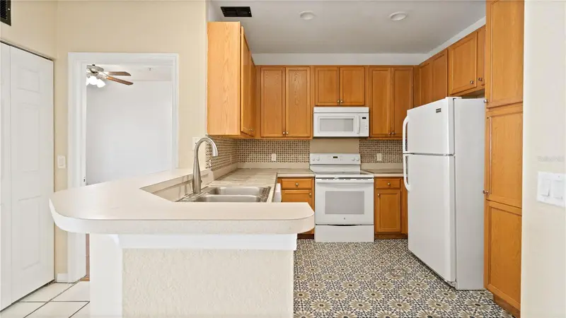 2586 Grand Central Pkwy #3, FL