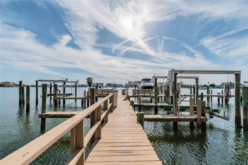 644 Island Way #405, FL