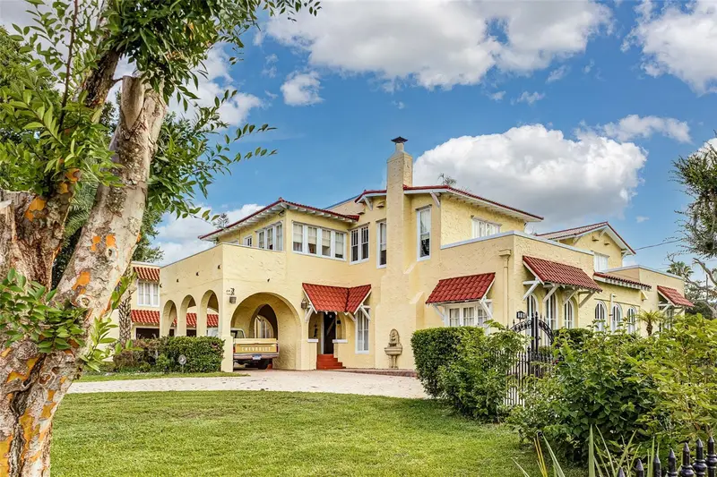 845 E Edgewood Dr, FL