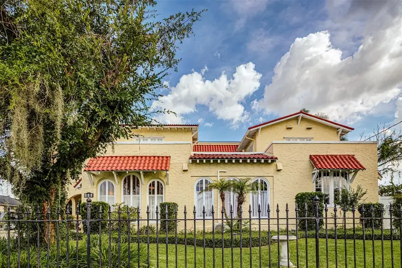 845 E Edgewood Dr, FL