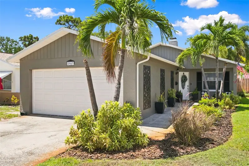 2947 25th Ave N, FL