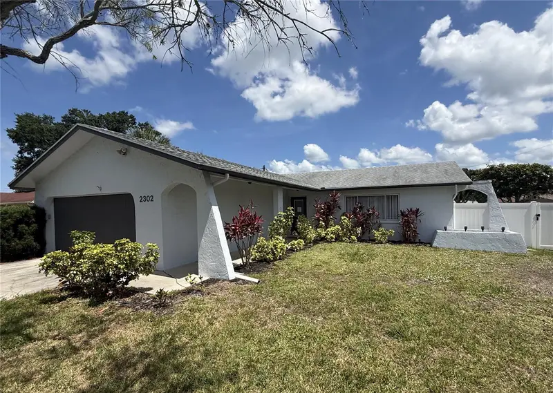 2302 15th St W, FL