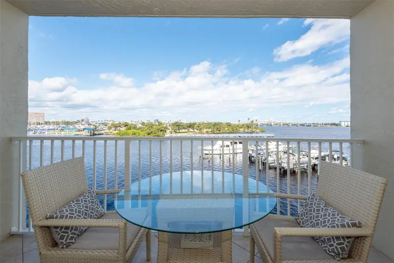 533 Marina Point Dr #533, FL