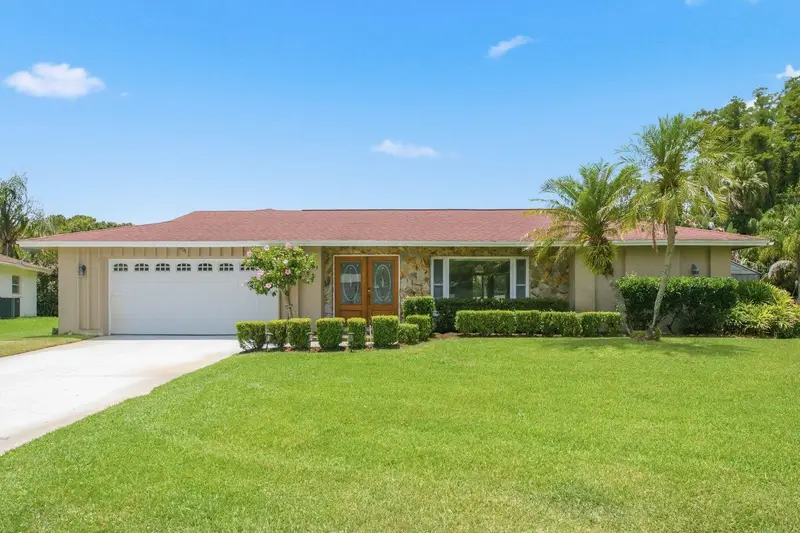 900 Mainsail Way, FL