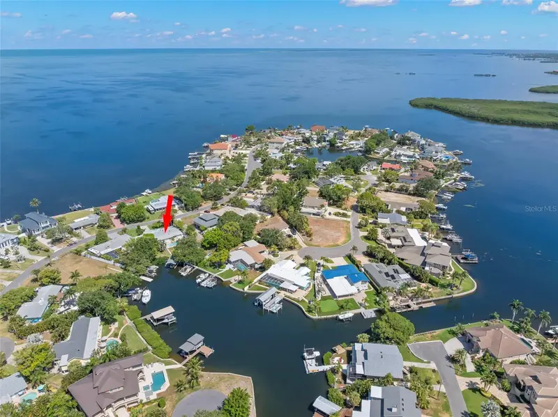 121 Carlyle Dr, FL