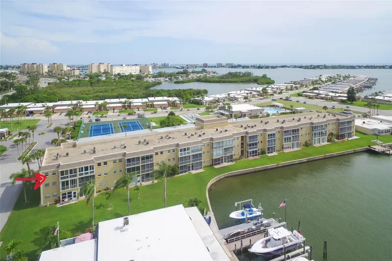 1 Boca Ciega Point Blvd #316, FL