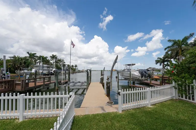 303 N Bath Club Blvd N, FL