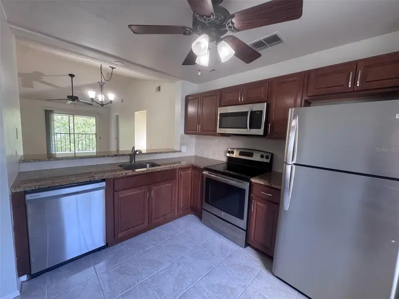 5265 E Bay Dr #122, FL