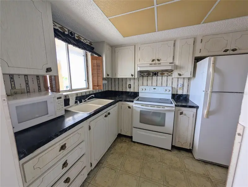 3714 Lake Bayshore Dr #K-418, FL