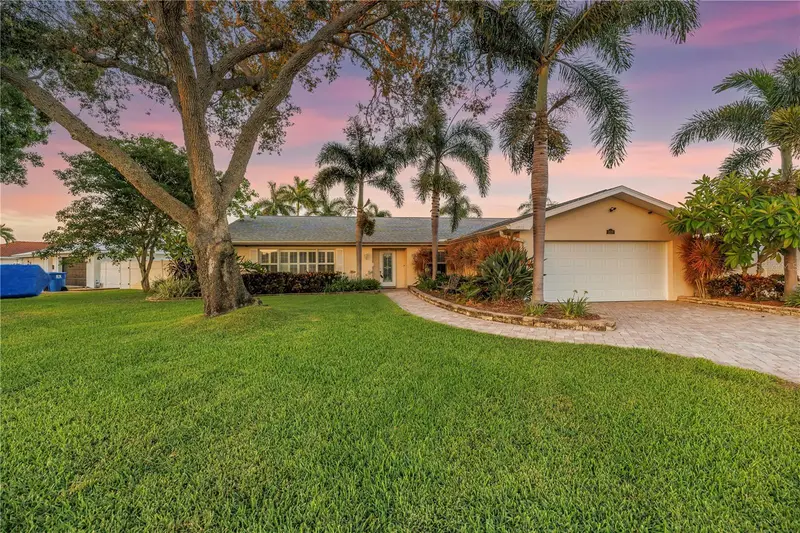 1820 Tanglewood Dr Ne, FL