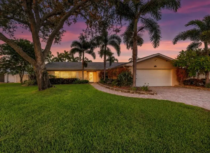 1820 Tanglewood Dr Ne, FL