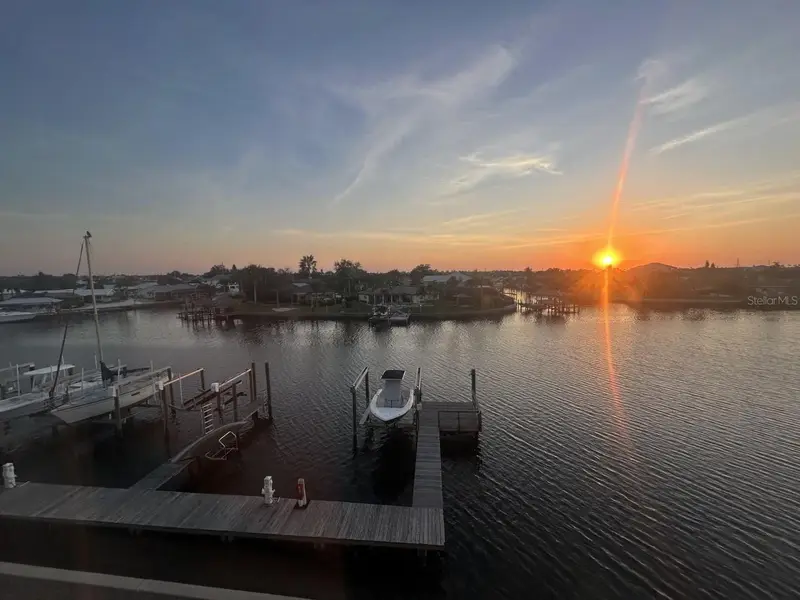 6432 Sunset Bay Cir, FL