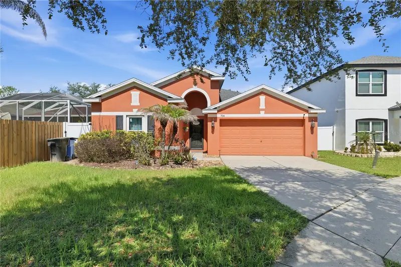 704 Parsons Pointe St, FL