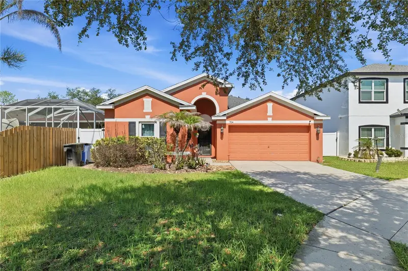 704 Parsons Pointe St, FL