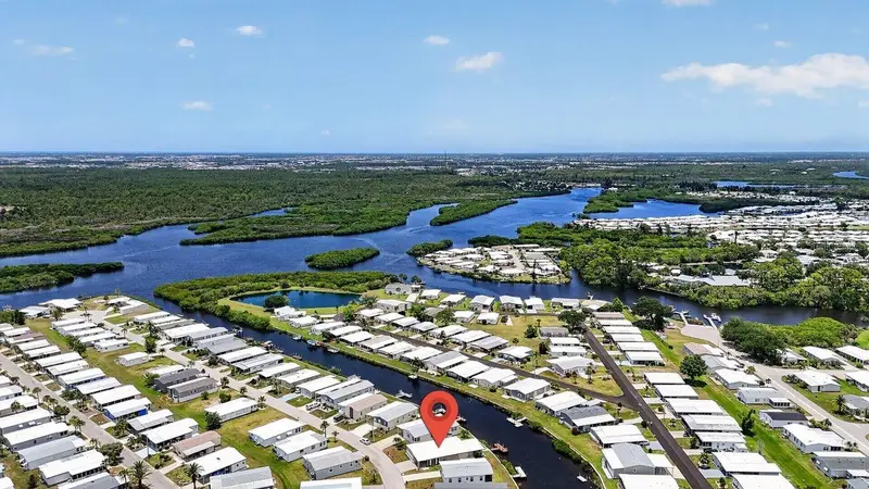 654 Blackburn Blvd, FL