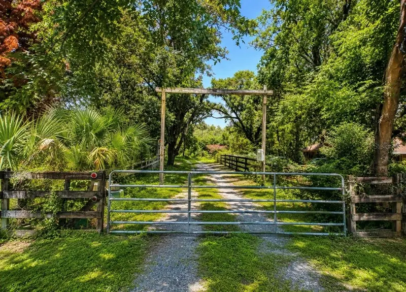 Lazy Acres Ln, FL