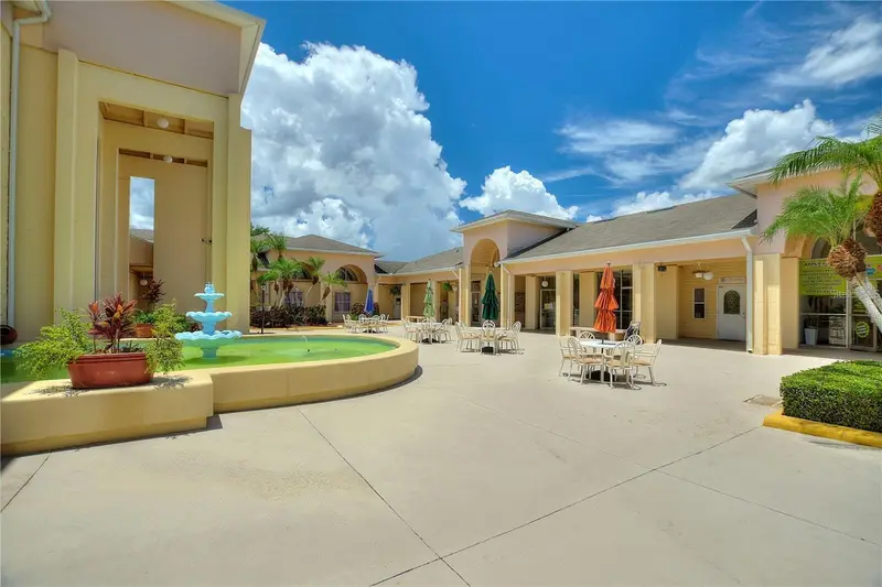 500 Club Cir #M, FL