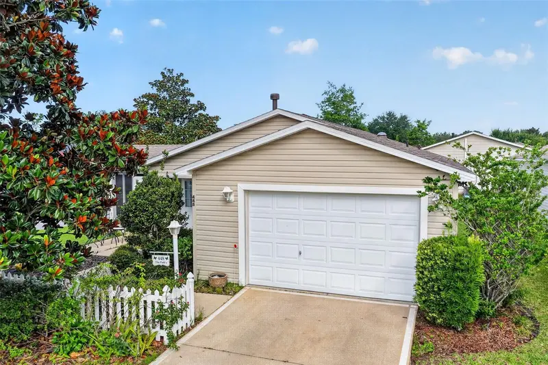 448 Canterbury Ct, FL