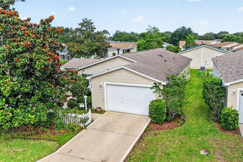 448 Canterbury Ct, FL