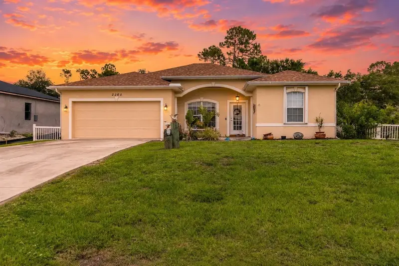 2260 Zuyder Ter, FL
