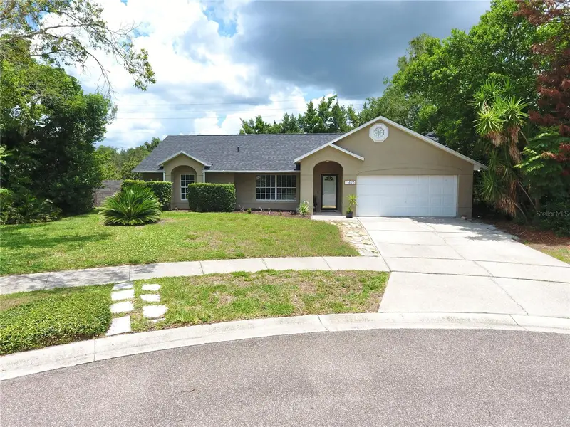 423 Country Wood Cir, FL