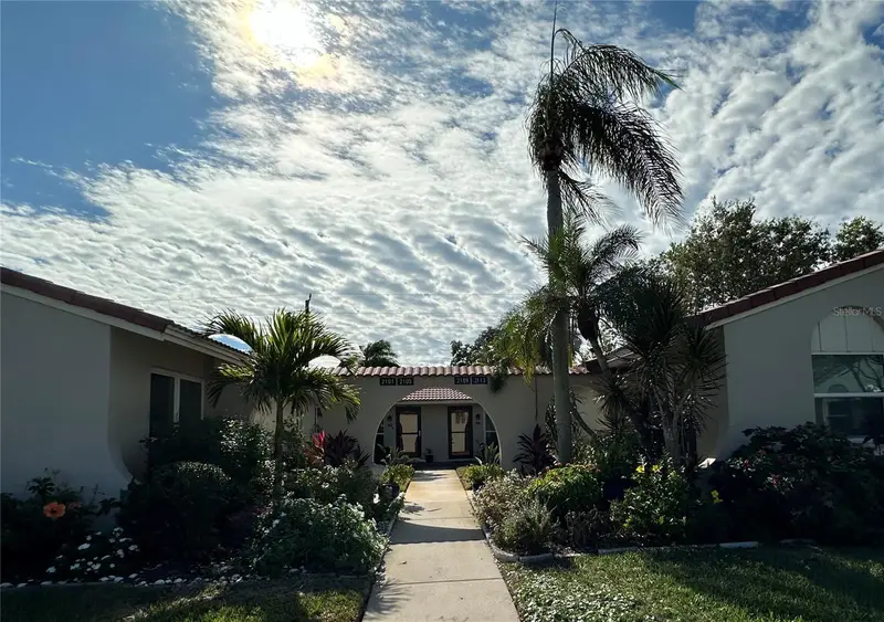 2105 Pueblo Cir #V2, FL