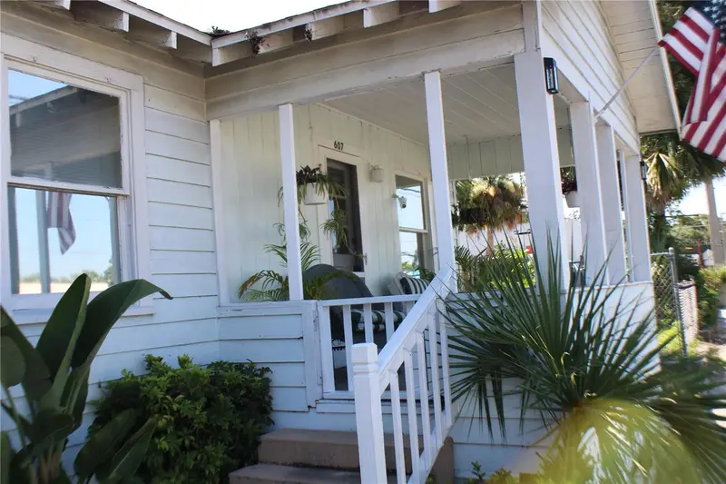 607 N Dixie Fwy, FL