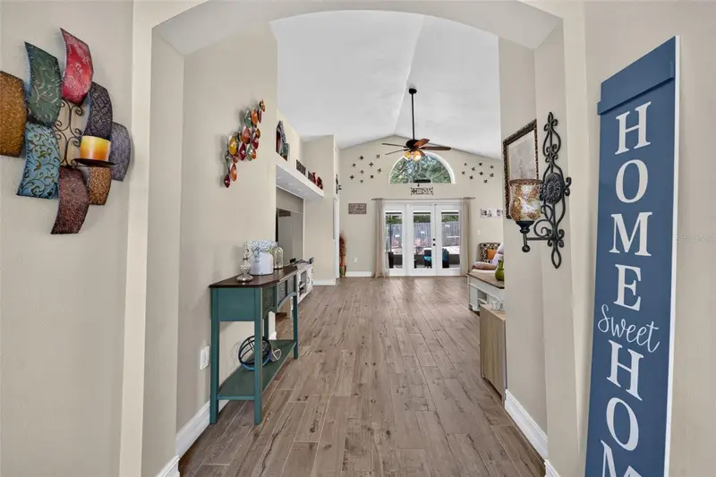 160 Easton Cir, FL