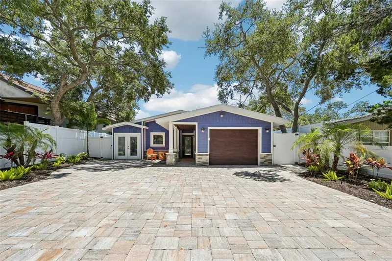 810 Plymouth St, FL
