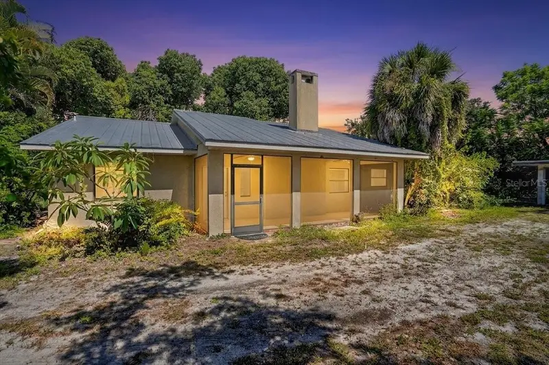 811 Sarabay Rd, FL