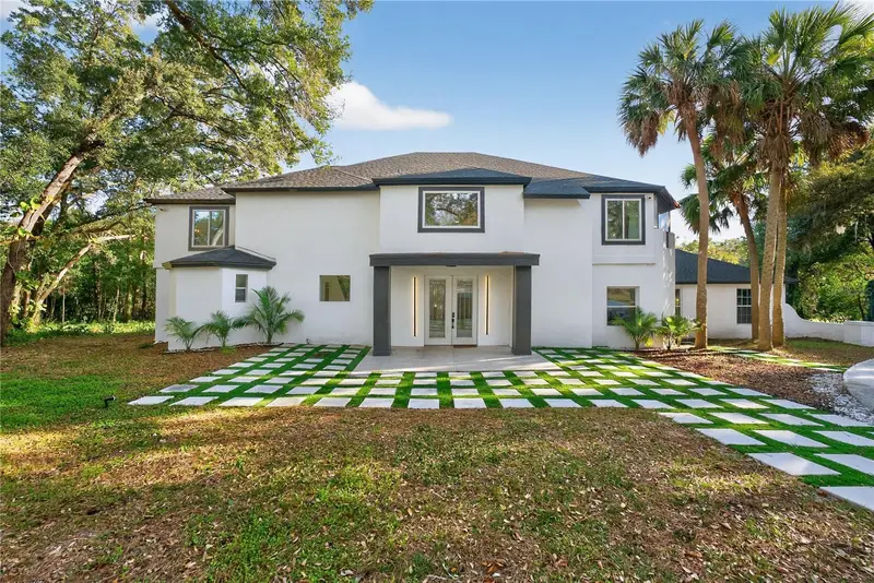 305 Sweetwater Club Cir, FL