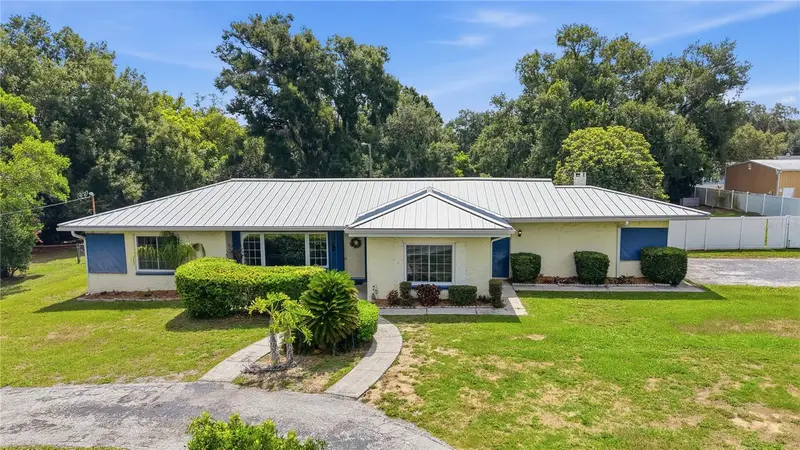1011 Emerald Dr, FL