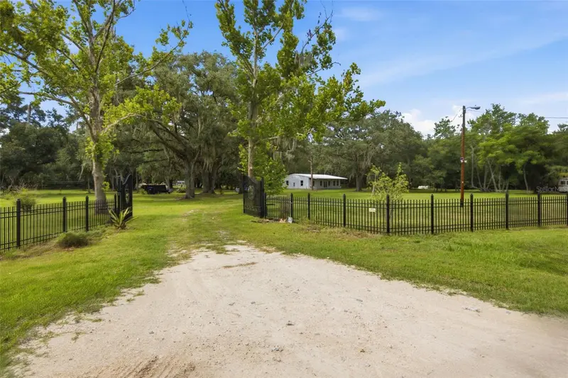 18127 Cedarhurst Rd, FL