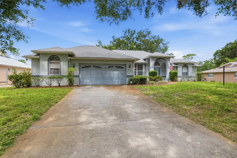 240 N Country Club Dr, FL