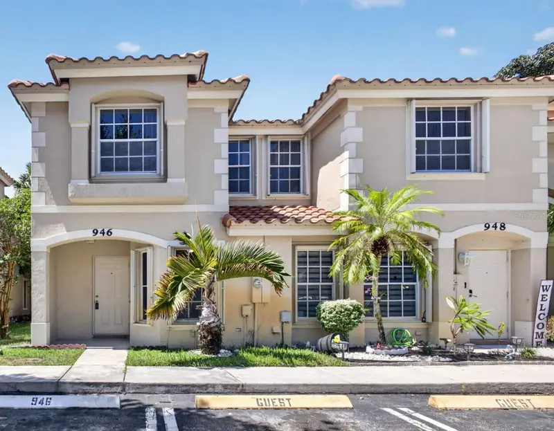 946 Summit Lake Dr, FL