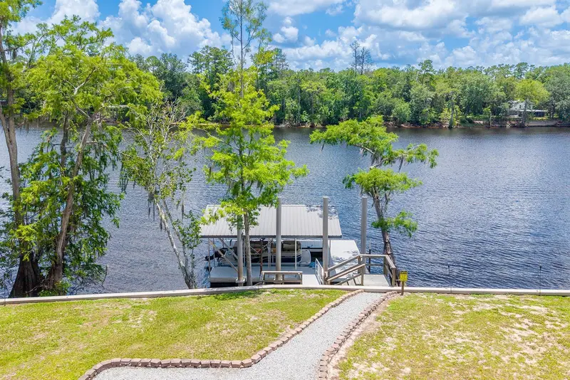 8213 Riverview Rd, FL