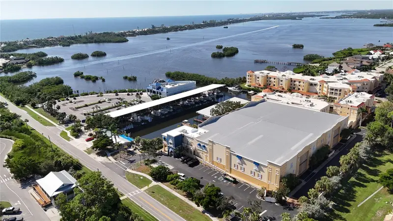 570 Blackburn Point Rd #23, FL