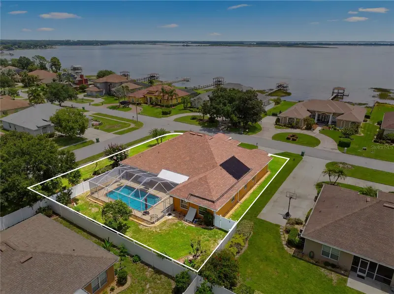 328 Hamilton Shores Dr Ne, FL