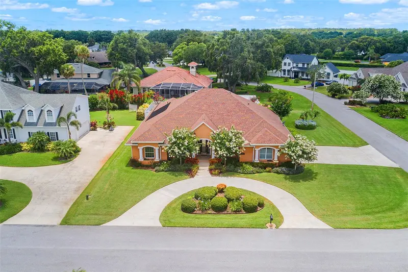 328 Hamilton Shores Dr Ne, FL