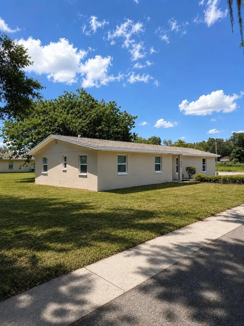 1090 E Bay St, FL