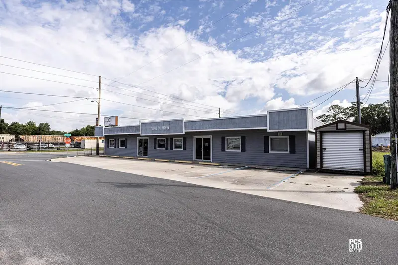 700 N Main St, FL