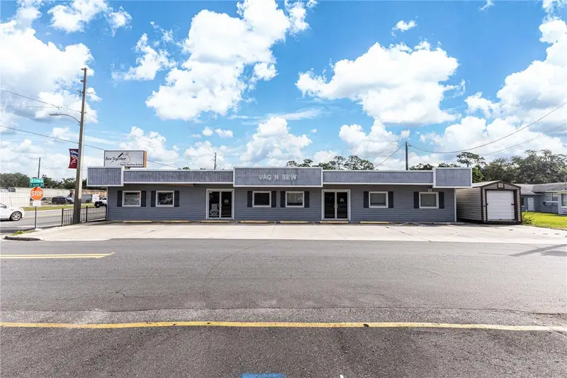 700 N Main St, FL
