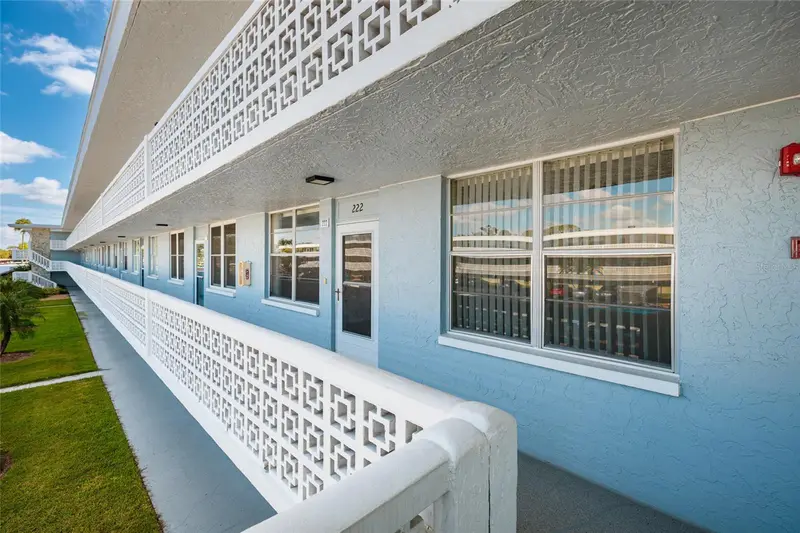 4715 Bay St Ne #222, FL