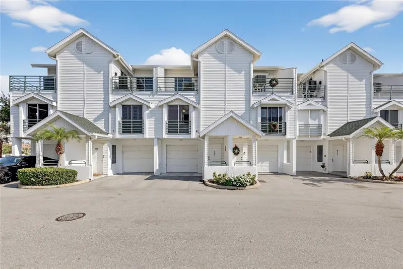 320 Island Way #603, FL