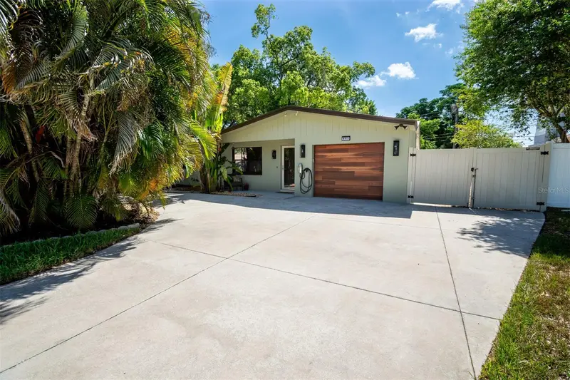 995 Emerson Dr, FL