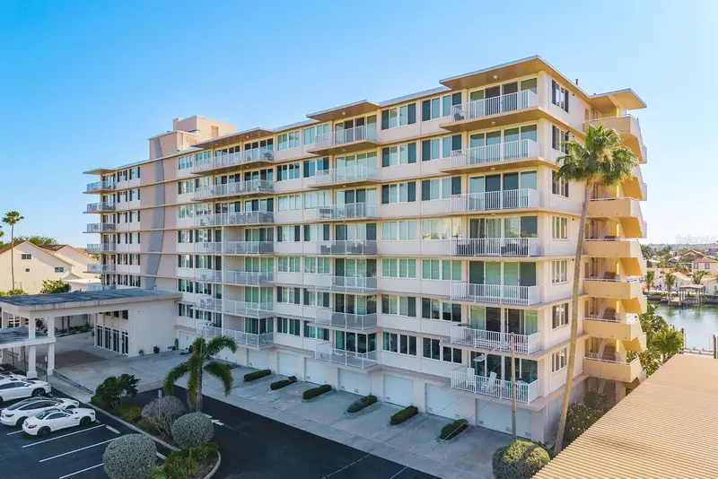 223 Island Way #2d, FL
